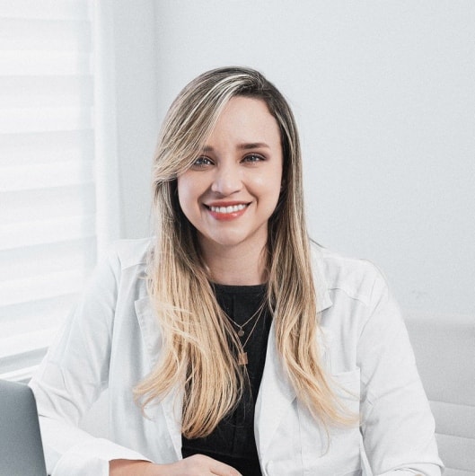 doctora danney gomez dermatologa board dermatólogos garnier